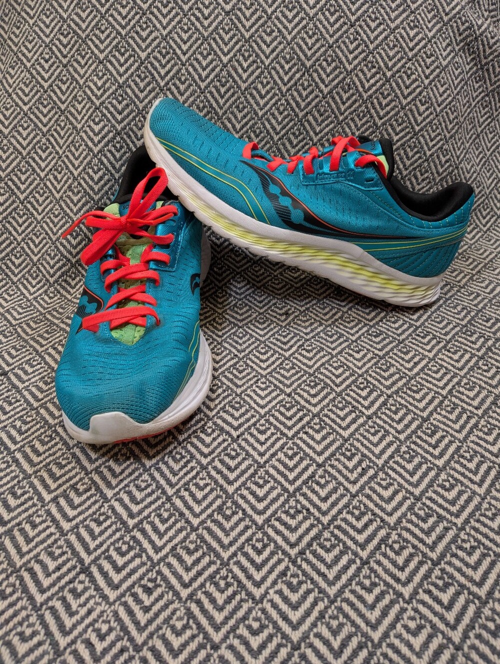 Saucony Kinvara 11 Men’s Size 9 Aqua Blue Green With Red Accents Running Shoes